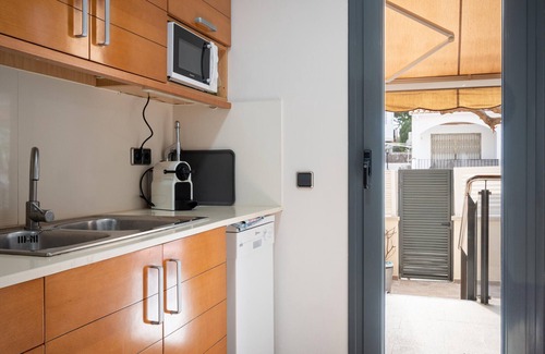 Torredembarra Apartment | Ground Floor Apartment with WiFi, AC, Terrace, Pool, and Parking near Beach