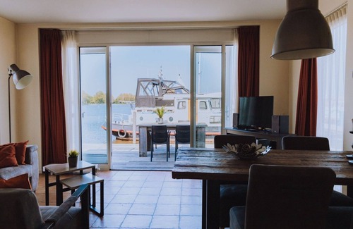 Municipality of Uitgeest Apartment | Ground-floor flat directly on the water