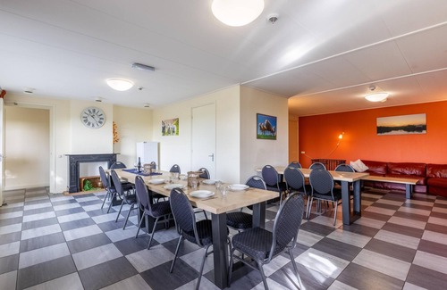 Sint Annaparochie House | Group accommodation in Friesland on Blikvaart