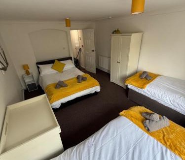 Milton Keynes Apartment | Group & Family Stay central MK
