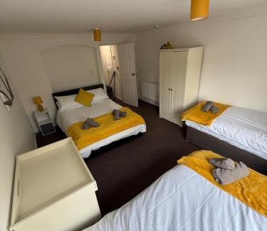 Milton Keynes Apartment | Group & Family Stay central MK