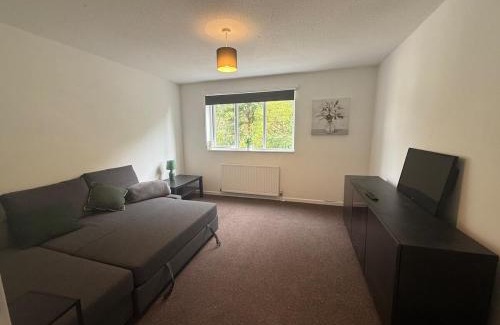 Milton Keynes Apartment | Group & Family Stay central MK