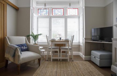 Worthing Apartment | Grove Apartment with Free on street Parking