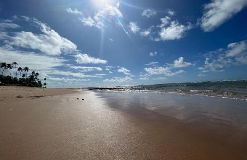 Canto do Mar Apartment | Guarajuba, Duplex pé na areia. Ótima localização!