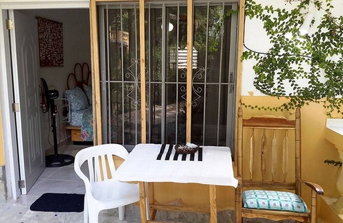 Los Charamicos Apartment | Guest-friendly ground-floor studio near Sosua beach