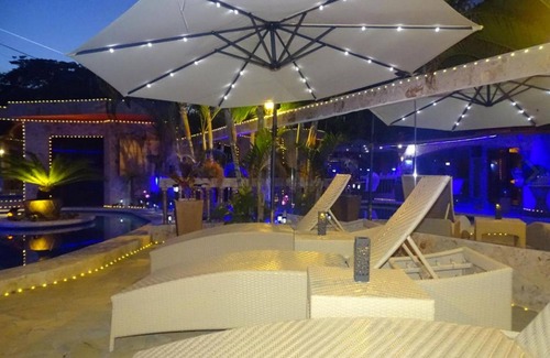 Playa Chiquita Apartment | Guest-friendly suite with jacuzzi, love swing, mirrors, perfect for single men!
