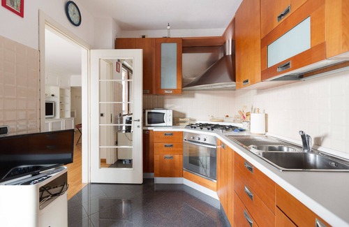 Morivione Apartment | Guest Host- Milan University Bocconi Terrace Apt!