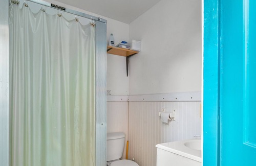 Ocean Beach Apartment | Guest house 2 blocks to ocean & 1 block to bay, rooftop with beautiful bay view