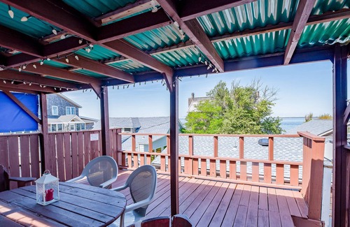 Ocean Beach Apartment | Guest house 2 blocks to ocean & 1 block to bay, rooftop with beautiful bay view