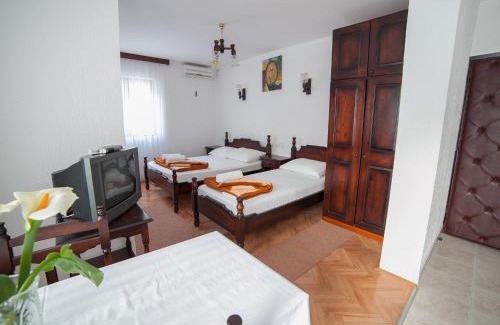 Petrovac House | Guest House 4M