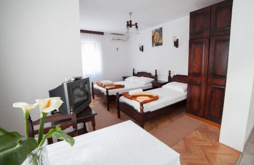 Petrovac House | Guest House 4M