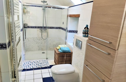 Turqueville Bed & Breakfast | guest house in a garden next to Utah Beach point.