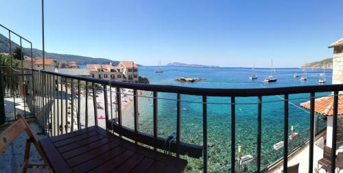 Komiza House | Guest House Marina