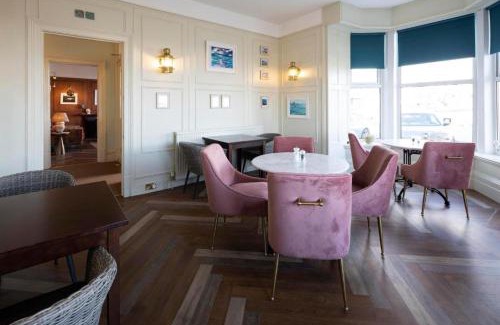 Chysauster Hotel | Guest Lodge By The Beach Club