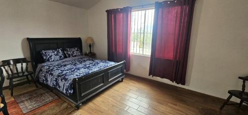 Las Lomitas Bed & Breakfast | Guest Studio near Businesses and Markets