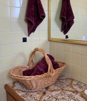 Las Lomitas Bed & Breakfast | Guest Studio near Businesses and Markets