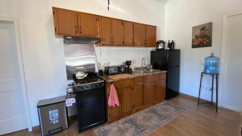 Las Lomitas Bed & Breakfast | Guest Studio near Businesses and Markets