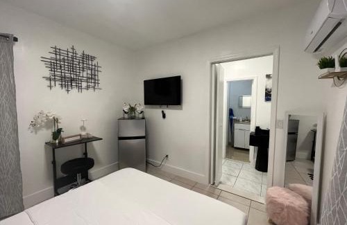 Flagami House | Guest Suite w free parking at 7 min to Miami international airport