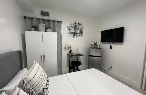 Flagami House | Guest Suite w free parking at 7 min to Miami international airport