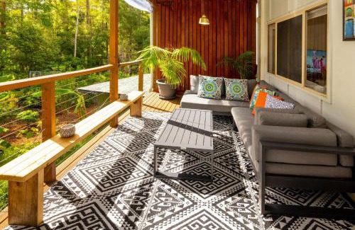 Doonan House | Guest Suite with Fireplace & Pond, close to Noosa & Eumundi