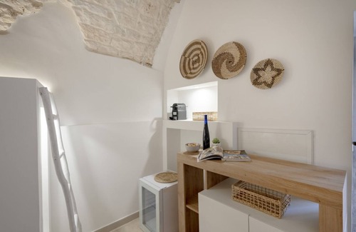 Conversano Apartment | GuestHost - Aline's Home - Iris Room