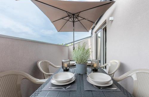 Ferrara Apartment | GuestHost - Le Agavi - Apt X9 with Garage & Terrace