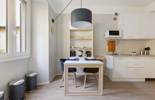 Chinatown Apartment | GuestHost - Simplon & Garibaldi Comfy Studio