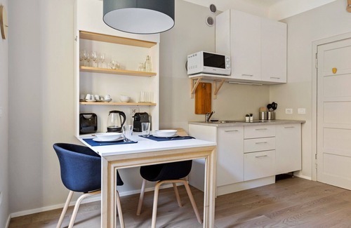 Chinatown Apartment | GuestHost - Simplon & Garibaldi Comfy Studio