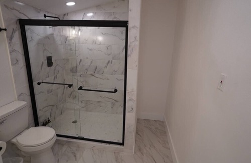 Bryker Woods House | Guesthouse · Downtown Austin Hideaway Best Location!