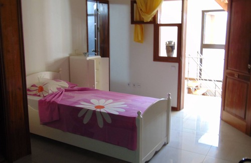 Mindelo Bed & Breakfast | GuestHouse Soncent Lda