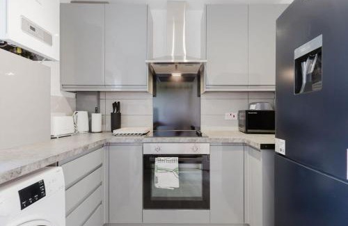 Brondesbury Apartment | GuestReady - Modern Comfort in West Hampstead