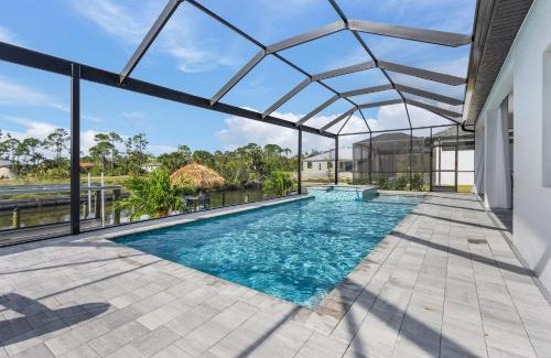 Burnt Store House | Gulf Access Home, Heated Saltwater Pool & Spa, Dock and Tiki Hut - Villa Perchside Palace