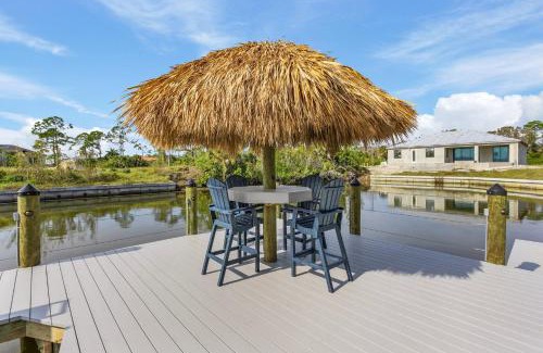 Burnt Store House | Gulf Access Home, Heated Saltwater Pool & Spa, Dock and Tiki Hut - Villa Perchside Palace