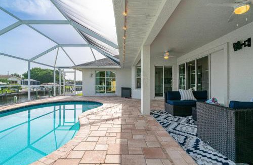 Fort Myers House | Gulf Access, Pool, Ping Pong & pool table, boat dock, sleeps 8-Cape Coral Seashells