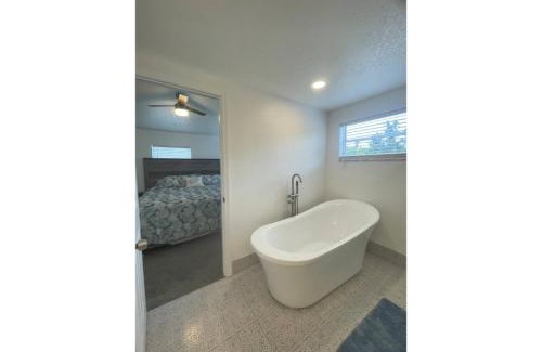 Seminole House | Gulf Breeze Hideaway 5BR Home Close to Sand and Fun