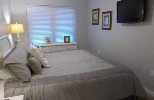 Gulf Shores Apartment | Gulf Shores Island Winds East #103, Gulf Front. Closest building to Hangout!