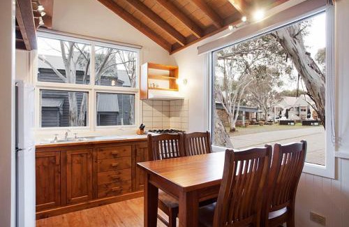 Dinner Plain Ski Chalet | Gundy Lodge