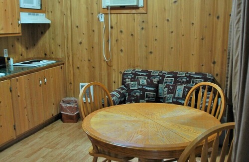 Cooper Landing Cabin | Gwin's Lodge Cedar Chalet #9