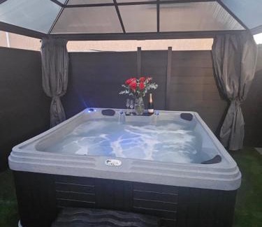 Saint-Clair-du-Rhone Bed & Breakfast | hébergement privée Jaccuzzi en supplément
