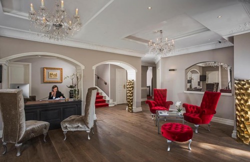 La Croix des Gardes Hotel | Hôtel Château de la Tour