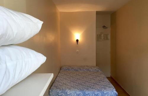 Hopital Saint-Louis Hotel | Hôtel du Centre
