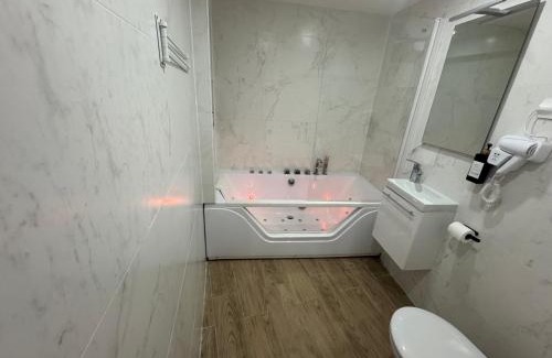 Aubervilliers Hotel | Hôtel du Parc Canal - Stade de France