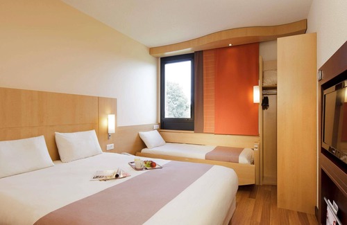 Ploumagoar Hotel | Hôtel Ibis de Guingamp Cœur de Bretagne
