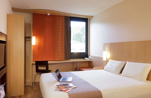 Ploumagoar Hotel | Hôtel Ibis de Guingamp Cœur de Bretagne