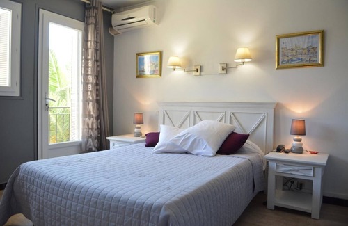 L'Ile-Rousse Hotel | Hôtel Le Grillon