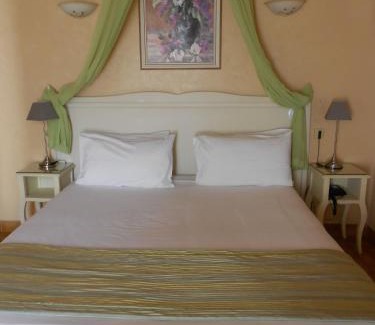 Avignon City Centre Hotel | Hôtel Le Médiéval Palais des Papes