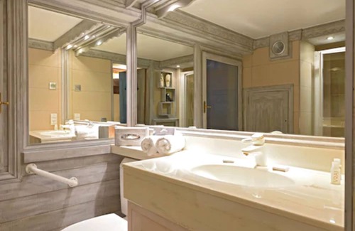 Courchevel Hotel | Hôtel Les Sherpas
