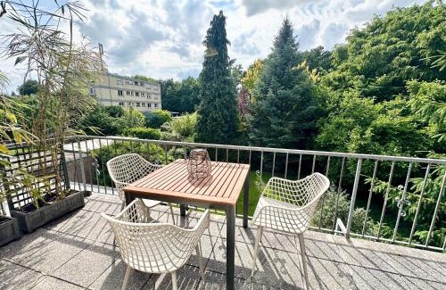 Emmerich Apartment | Hügelhaus Green - Gemütliche Ferienwohnung mit Balkon