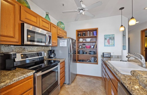 Avalon Condo | H174: Light & Airy Corner Villa, Stunning Panoramic Ocean Views, Golf Cart - Ham
