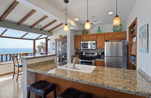 Avalon Condo | H174: Light & Airy Corner Villa, Stunning Panoramic Ocean Views, Golf Cart - Ham